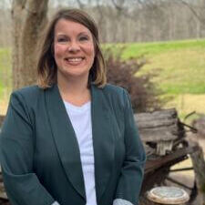 Elizabeth_Headshot 2024